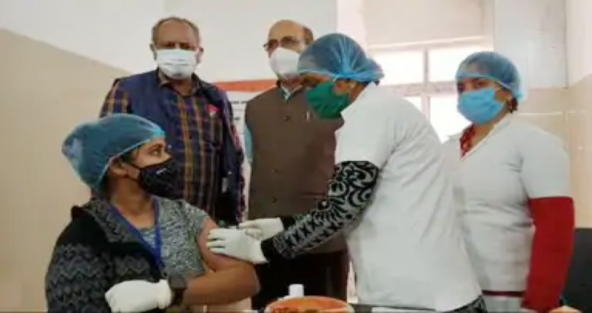 कोरोना से निपटने को तैयार देश! वैक्सीन लगवाने वालों की संख्या पहुंची 10 लाख पार कोरोना से निपटने को तैयार देश! वैक्सीन लगवाने वालों की संख्या पहुंची 10 लाख पार